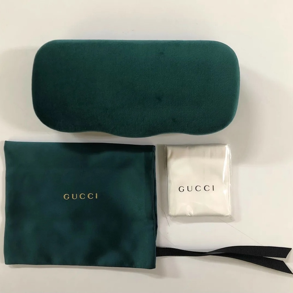 GUCCI Sunglasses green velvet case